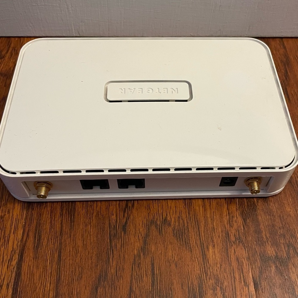 NetGear Wireless Access Point Modem Model WN203-100NAS White - Picture 4 of 5